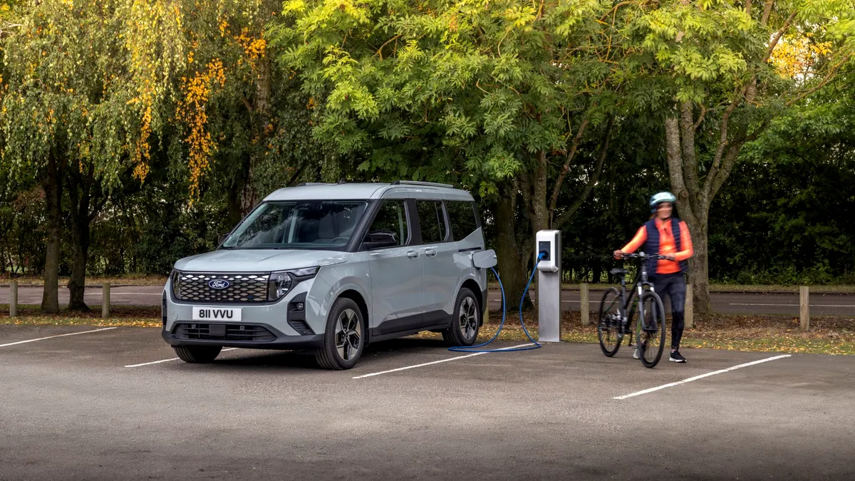 Începe producţia primului automobil electric fabricat în România. Livrările către clienţi, în primăvara lui 2025