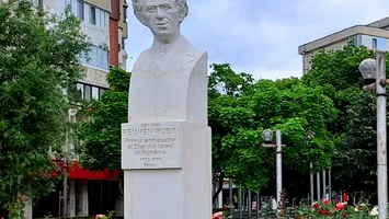 A fost inaugurat bustul pictorului Rubin Reuven, aflat în topul cotațiilor artiștilor români la „Christie’s” și „Sotheby’s”