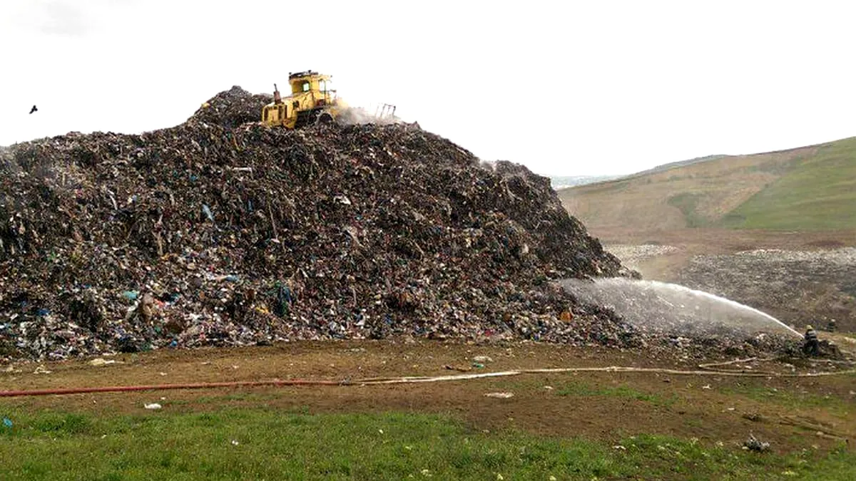 Mafia deșeurilor din Prahova, destructurată: 12 persoane au fost reținute