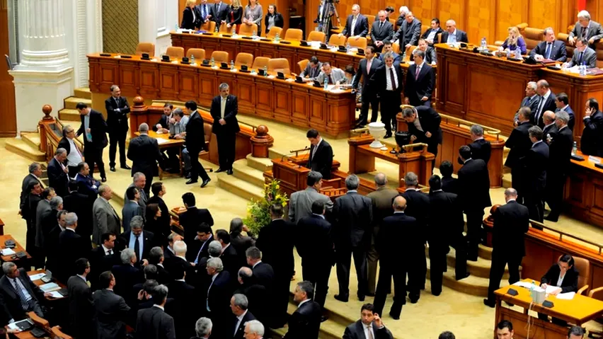 Situația actuală din parlament ține de „un umor de proastă calitate”. „Toată lumea se visează premier, dar nu știe cum s-o facă când se trezește!”