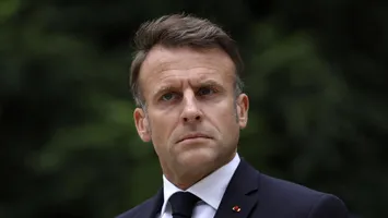 Macron alege un aliat vechi pentru a stabiliza Franța: Bayrou devine prim-ministru