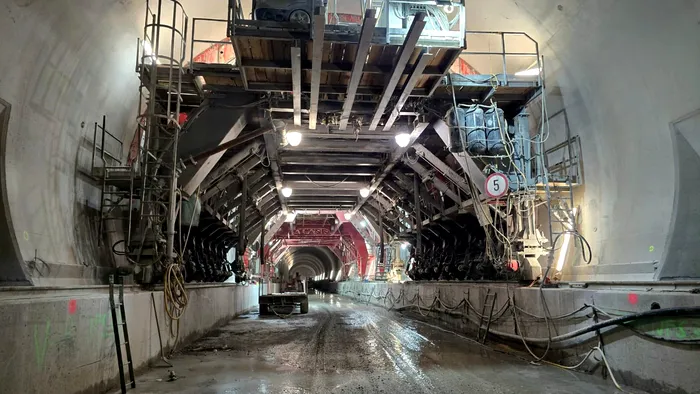 E gata structura de rezistență a primului tunel de autostradă din România!