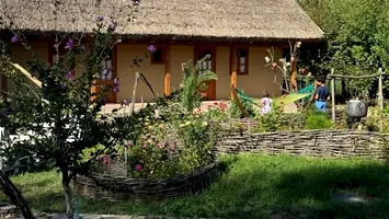 Un sat situat la doar 3 ore distanţă de Bucureşti concurează cu Delta Dunării. Frumuseţi de poveste şi preţuri accesibile