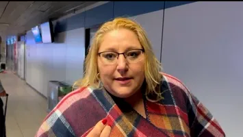 Diana Șoșoacă a făcut spectacol, la miezul nopții, în aeroportul Otopeni. Show-ul i-a implicat pe Dîncu și Tudose