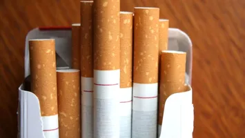 Contrabandă cu țigări pe aeroportul Henri Coandă. O femeie a încercat să introducă în țară peste 1000 de pachete