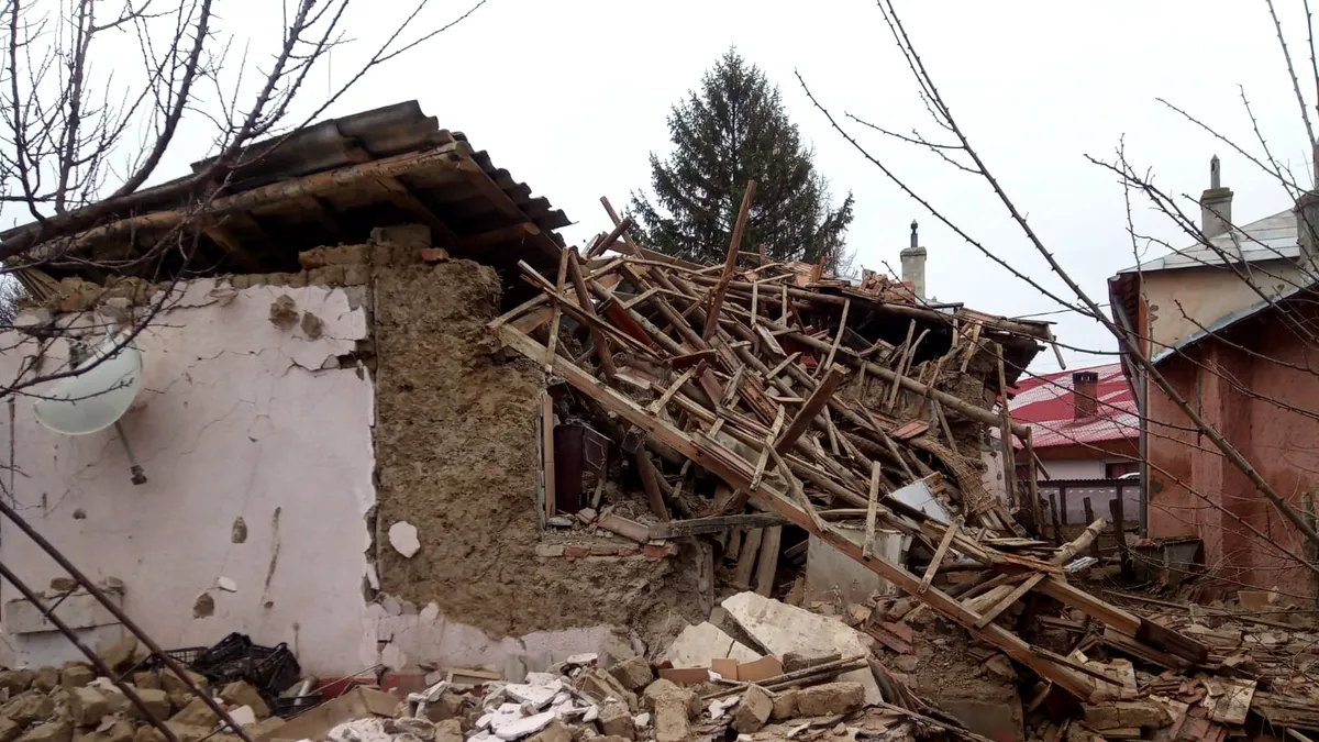 Explozie la o locuință din Teleorman: Au fost înregistrare două victime FOTO