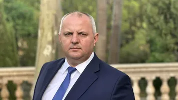 Avram Gal: Politicienii din România și serviciile de informații – Un paradox toxic care subminează statul