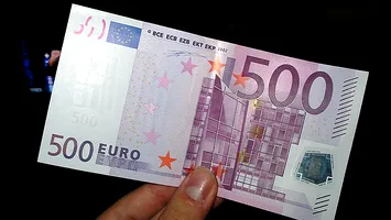 Una dintre cele mai controversate bancnote euro este retrasă definitiv din sistem. Ce trebuie să facă cei care o au
