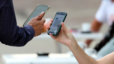 O teorie a conspirației devine realitate: Cine vrea să vândă datele a 48,5 milioane de utilizatori ai aplicației COVID