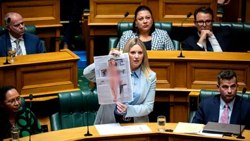 Gest șocant al premierului Noii Zeelande. Ea a prezentat Parlamentului o fotografie înfățișând-o nud