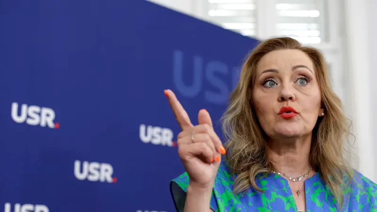 Elena Lasconi construiește la Câmpulung stații de transport public la prețul unei garsoniere