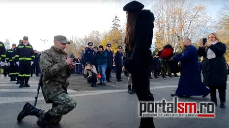 Un soldat şi-a cerut iubita în căsătorie de Ziua Națională