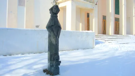 Cum a fost salvată o statuie a sculptorului Gheorghe Anghel după ce activiștii PCR au îngropat-o