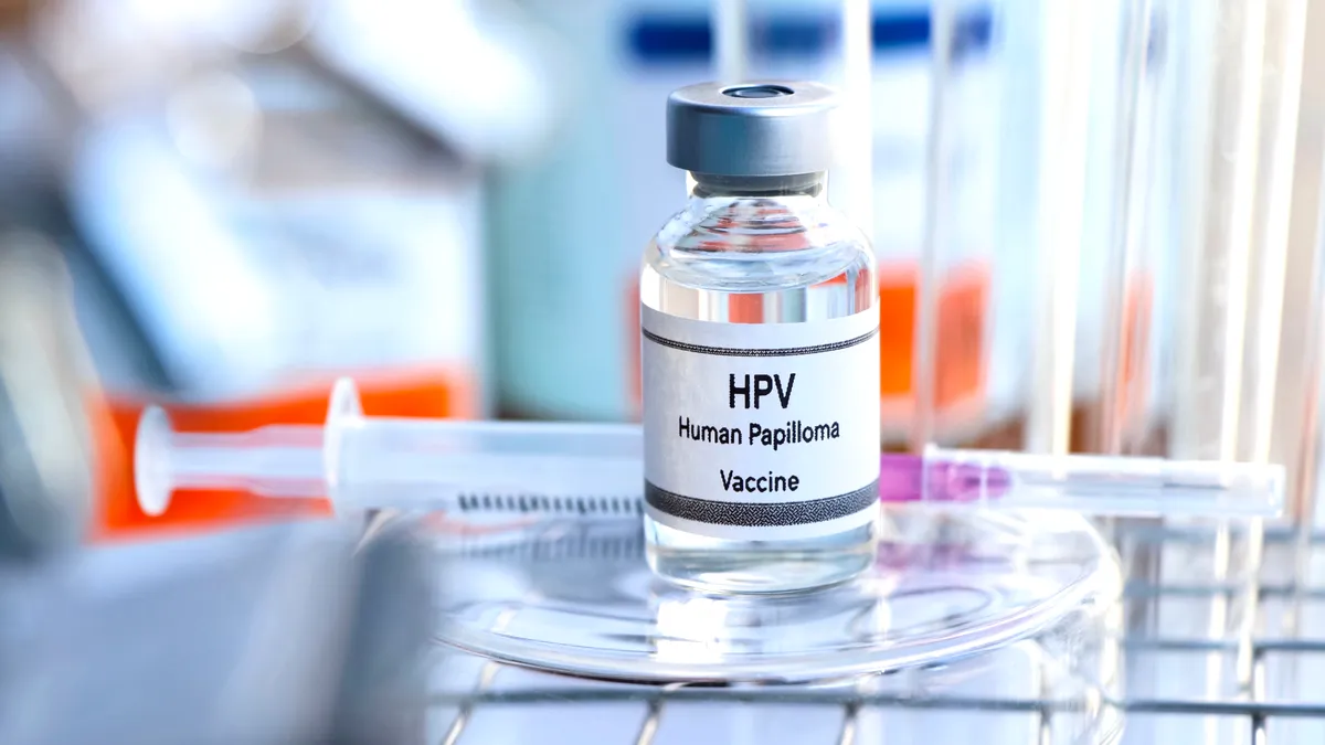 Vaccinarea gratuită anti-HPV va fi extinsă la fete și băieți. Legea a fost adoptată!