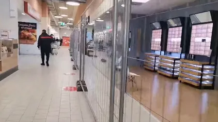 Două magazine Kaufland au fost amendate de ISU pentru gardurile care separa vaccinații de nevaccinați