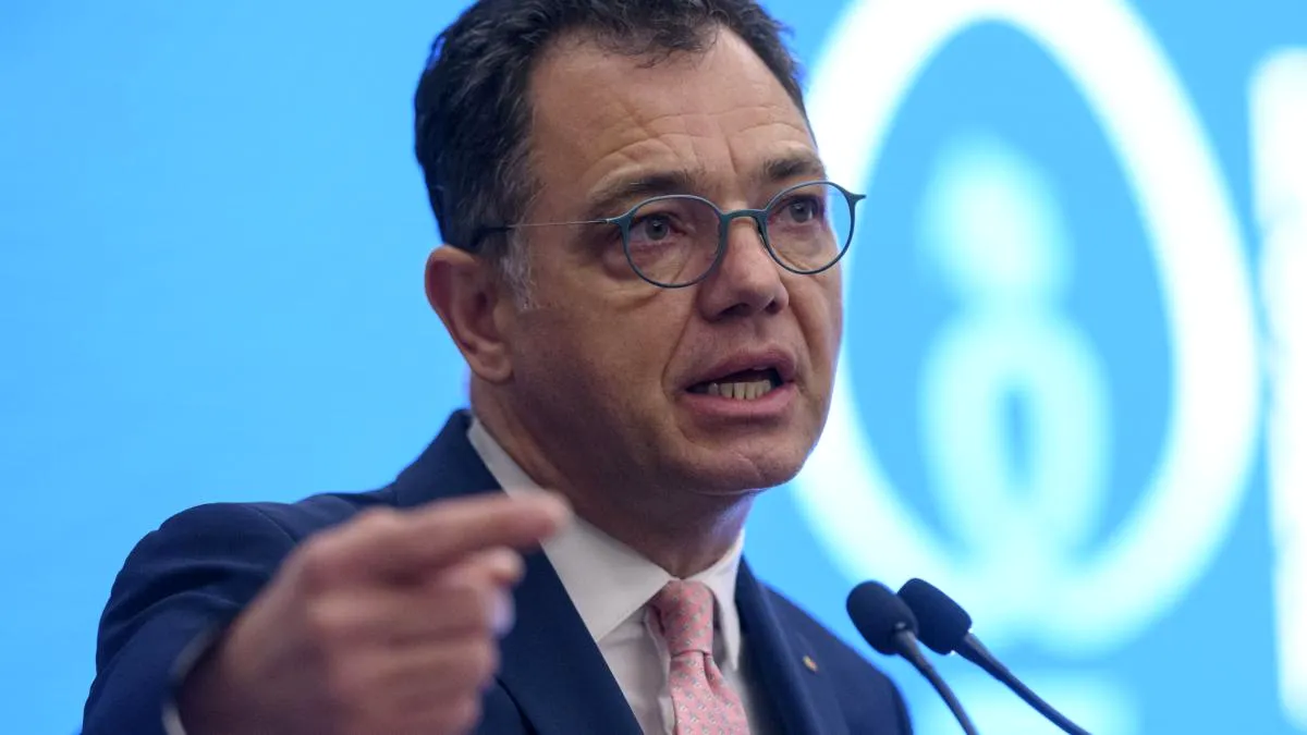 Radu Oprea pregătește desantul extern a 36 de protejați politic la birourile economice din străinătate de la ARICE