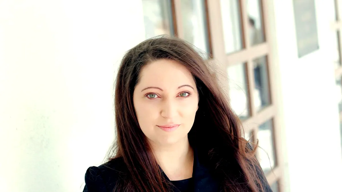 Cum a ajuns Adriana, o tânără din Râmnicu Vâlcea, profesoara de engleză a fotbaliștilor de la FC Barcelona
