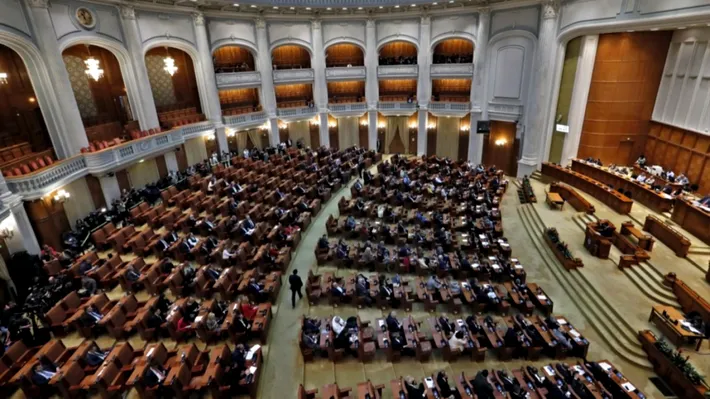 Senatul intră în sesiune extraordinară între 27 și 31 iulie. Pe agendă, proiectele din PNRR și problema TVA-ului redus la locuințe