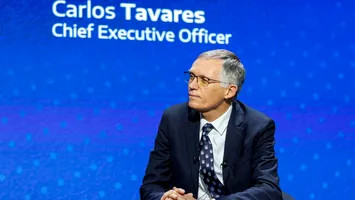 Acţiunile gigantului auto Stellantis se prăbuşesc la Bursa din Paris, după demisia CEO-ului Carlos Tavares