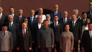 Adrian Năstase și Viorica Dăncilă s-au pozat cu Xi Jinping, Vladimir Putin și Kim Jong-un