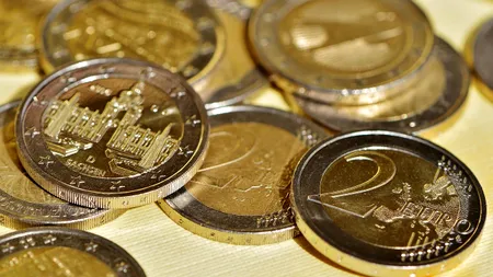 Euro, dincolo de mituri: Cât ne costă anual „suveranitatea” monetară și de ce dobânzile mai mici sunt tot mai greu de ignorat