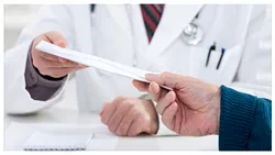 Tăcerea care doare: Mii de pacienți reclamă cereri de bani în spitale, dar aproape nimeni nu îndrăznește să le denunțe