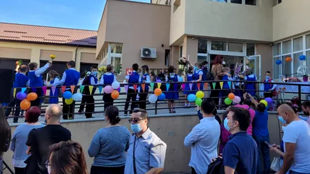 „Nu vreau online, vreau să îmi privesc colegii în ochi” este mesajul copiilor, în prima zi de școală