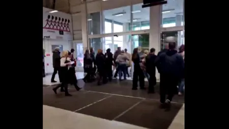 Nouă alertă cu bombă în Rusia: Un mall din Sankt Petersburg, evacuat
