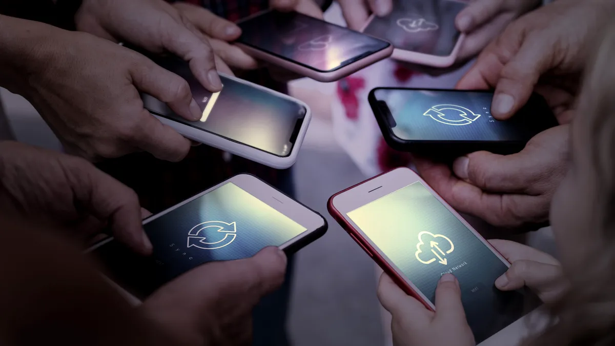 Criza memoriilor lovește telefoanele. Producătorii ar putea tăia modelele ieftine din cauza costului cipurilor