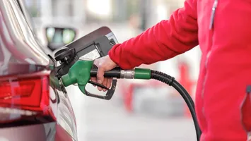 Carburanții se scumpesc din nou. Motorina depășește 8,5 lei pe litru