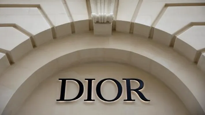Scandal la Dior: Acuzații de exploatare a forței de muncă în întreprinderile de producție. „Genți care costă 53 de euro se vând cu 2.600”
