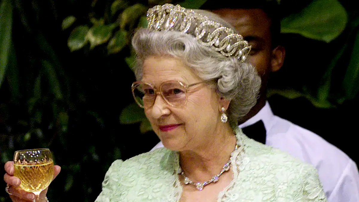 Este adevărat că Regina Elisabeta a II-a iubea vinurile românești? Nu știm precis, dar povestea merge mai departe...