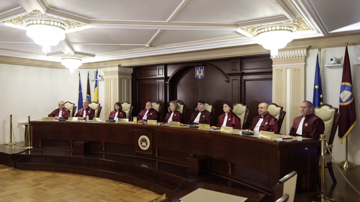 CCR, aşteptată să se pronunţe pe legea pensiilor speciale: Un judecător în concediu paternal și alţi doi contestaţi în instanţă