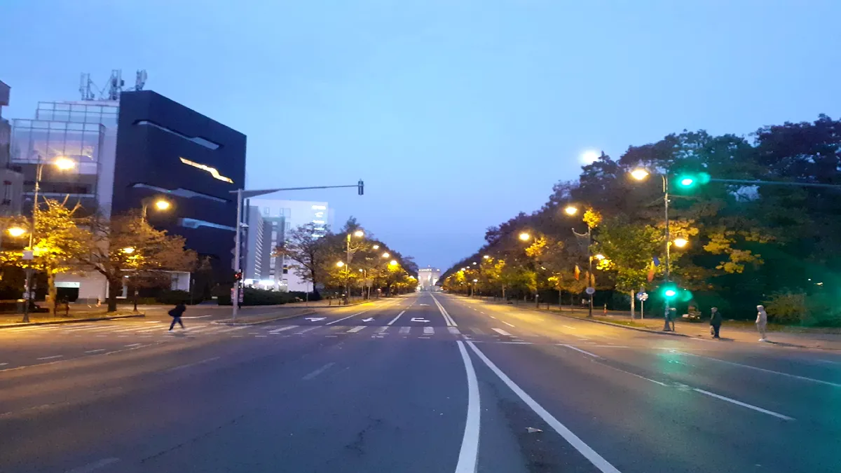 Trafic paralizat în București din cauza repetiţiilor pentru Parada Militară de Ziua Națională