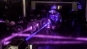 Tehnologia care schimbă regulile războiului. Primul ceas atomic portabil răcit cu laser