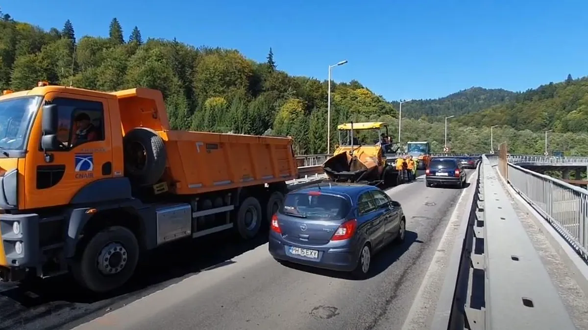 Pasajul pe DN 1 la Predeal, reparat pe jumătate. Restricţiile de circulație rămân în vigoare, începe etapa a doua