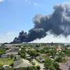 Incendiu uriaș pe DN2A, după impactul dintre o autocisternă cu benzină și un buldoexcavator. Traficul a fost blocat, iar pompierii au intervenit cu roboți