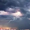 Cod Roșu de furtună. Vin tornadele!