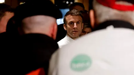 Emmanuel Macron, clipe de groază. A fost atacat de fermieri. S-a lăsat cu bătaie