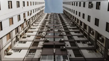 Reguli noi pentru cei care locuiesc la bloc. Îi așteaptă cheltuieli mai mari