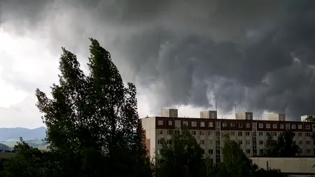 Cod galben de vânt și ploi, emis de ANM. Jumătate din țară vizată de vreme rea