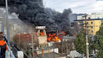 Incendiu uriaş în Sibiu, zeci de oameni evacuaţi. A fost emisă avertizare Ro-Alert (FOTO&VIDEO)