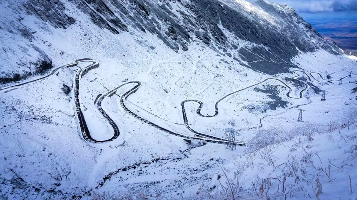 Atenție, șoferi! Restricții de circulație pe Transalpina din cauza condițiilor meteo nefavorabile