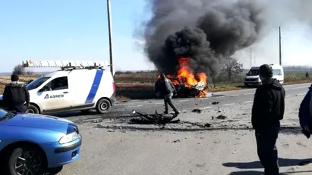 Accident între o mașină de pompe funebre și un autoturism. Unul din vehicule a luat foc