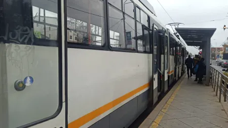 Tramvaie blocate în sectorul 2: Un autobuz din București a fost implicat într-un accident rutier