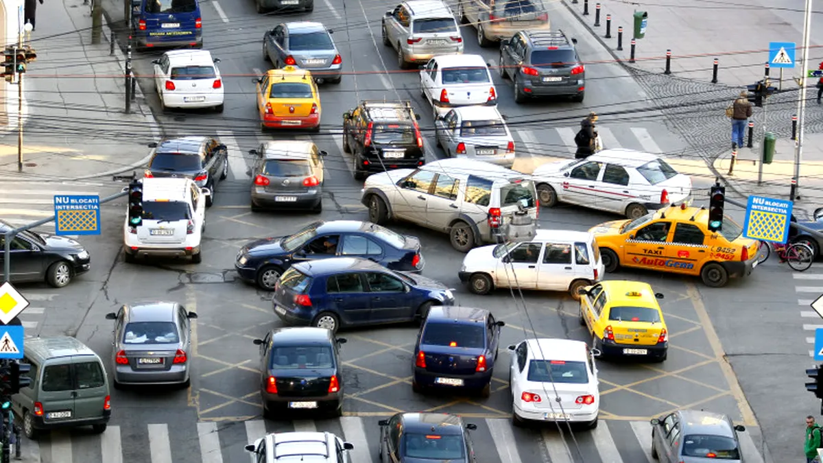 Prizonieri în trafic: dependența de mașină ne fură libertatea și fericirea