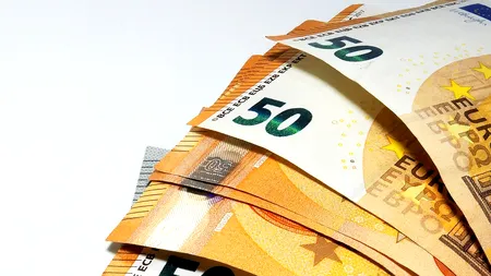 România vrea să împrumute 13 miliarde de euro de pe pieţele internaţionale  și luptă să evite retrogradarea ratingului la junk, nerecomandat investiţiilor