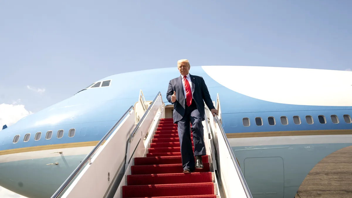 Air Force One, avionul despre care America vorbește în șoaptă. Ce se ascunde la bordul său