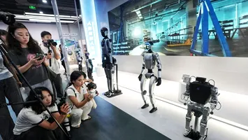 Primul magazin de roboți umanoizi din lume s-a deschis în China. Prețuri pentru orice buzunar (foto+video)