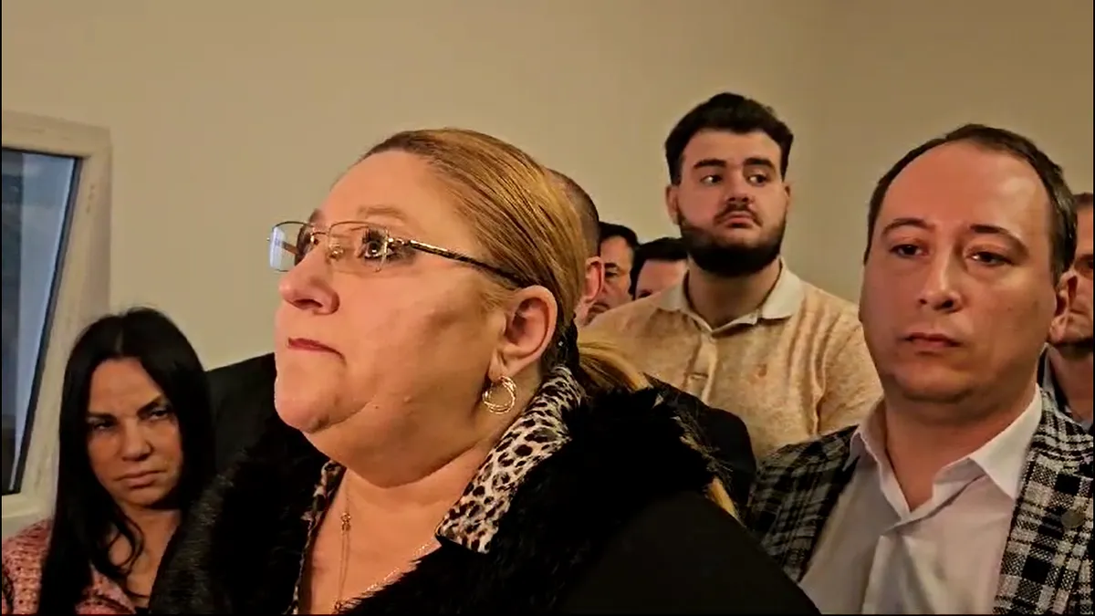 Diana Șoșoacă, sfeștanie la grupul SOS din Senat: Casa Poporului, mândrie națională